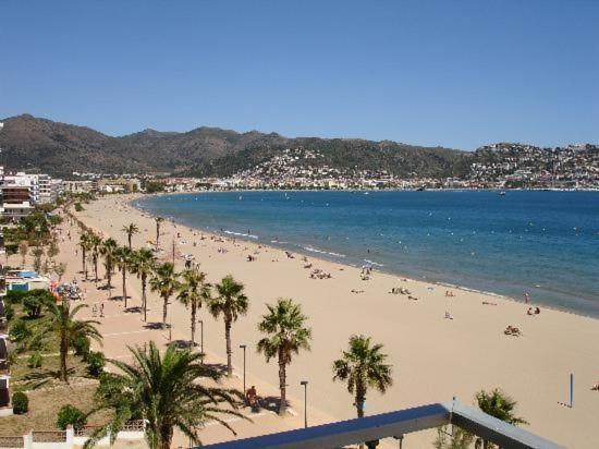Apartamentos Playa La Perola Roses Kültér fotó