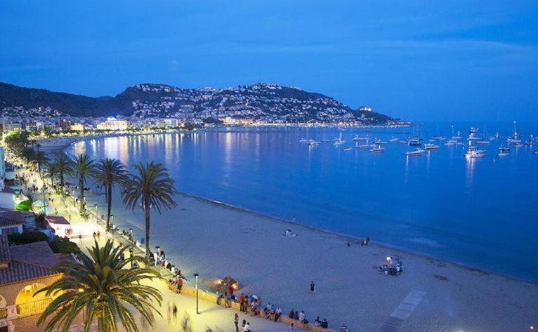 Apartamentos Playa La Perola Roses Kültér fotó